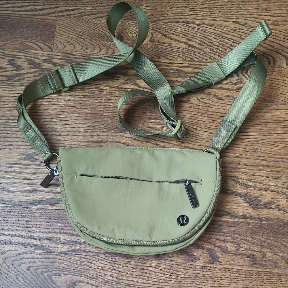 lululemon athletica Olive Belt Bag